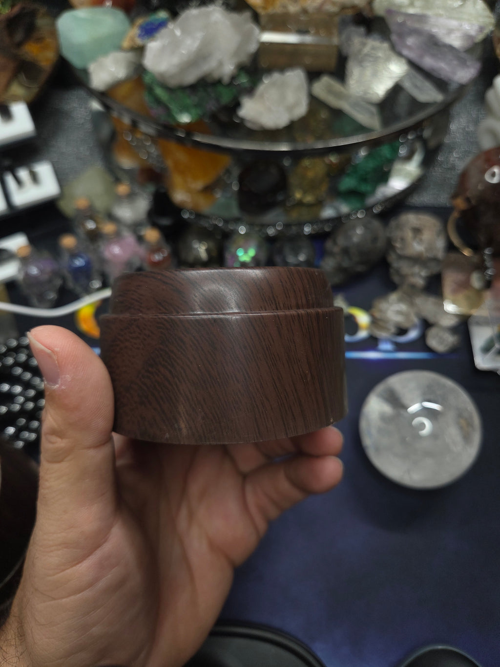 Rotating Sphere Holder with White Light