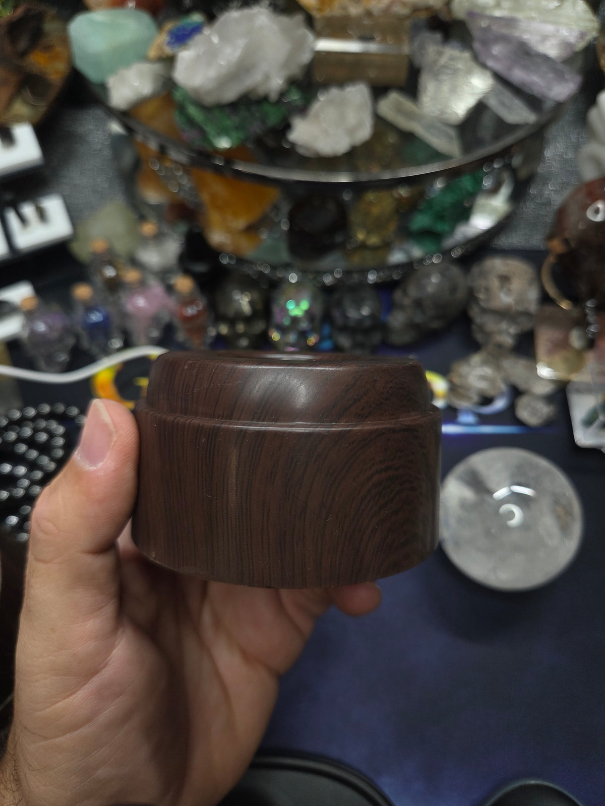 Rotating Sphere Holder with White Light