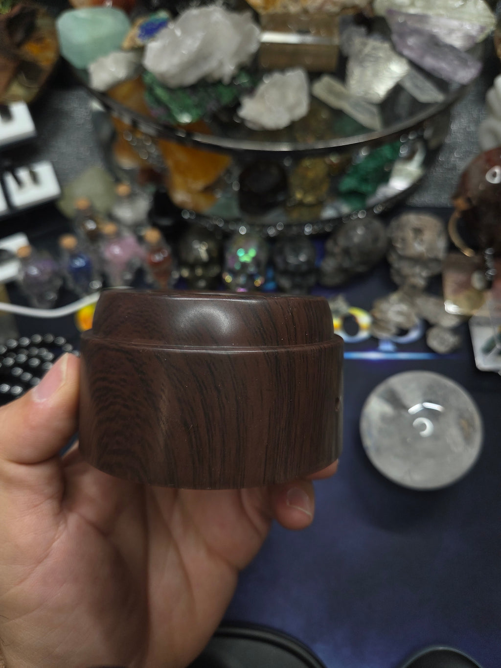 Rotating Sphere Holder with White Light