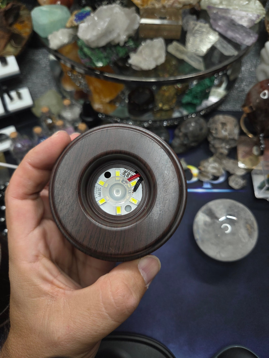Rotating Sphere Holder with White Light