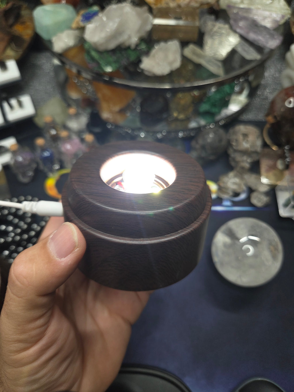 Rotating Sphere Holder with White Light