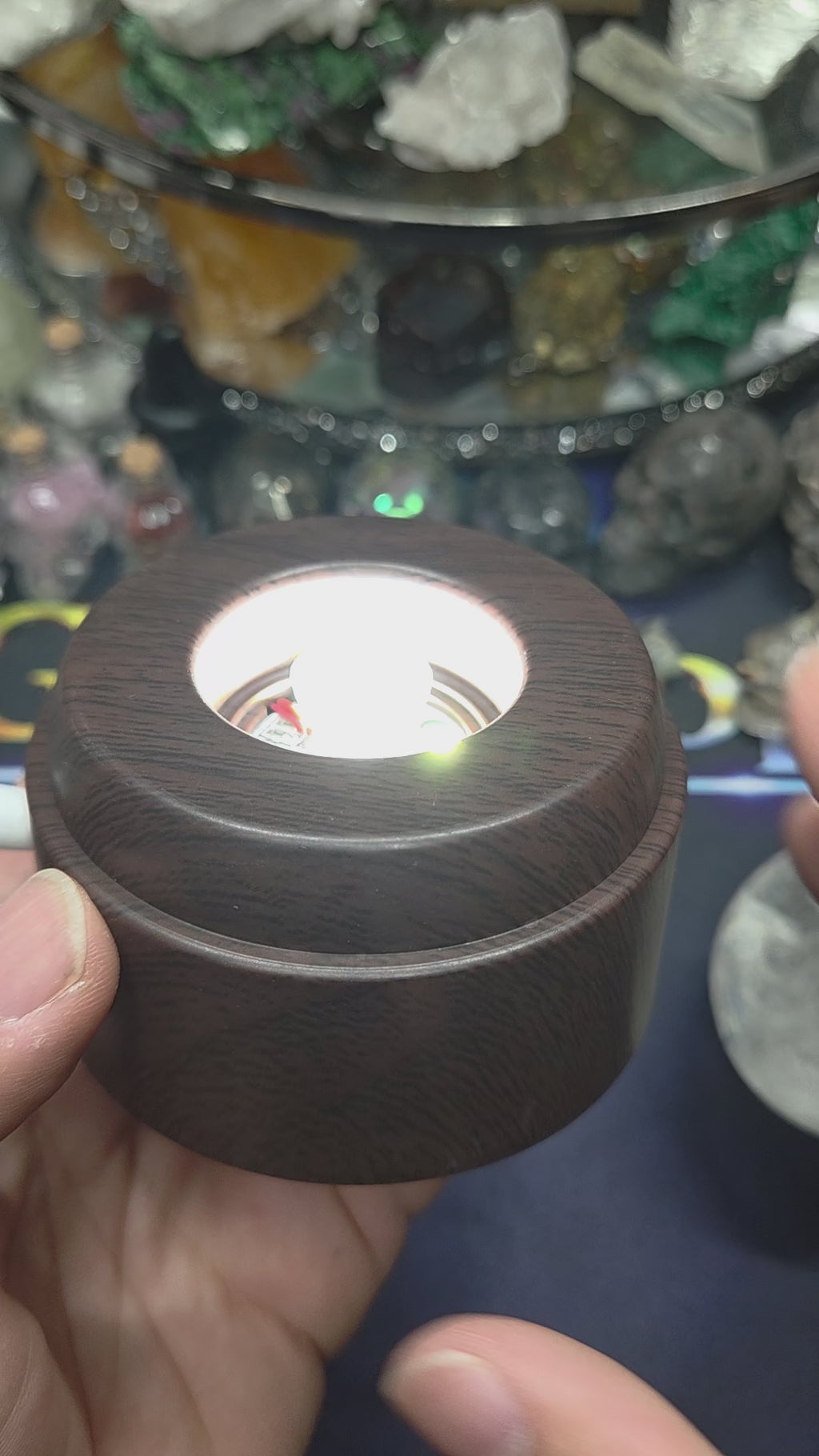 Rotating Sphere Holder with White Light